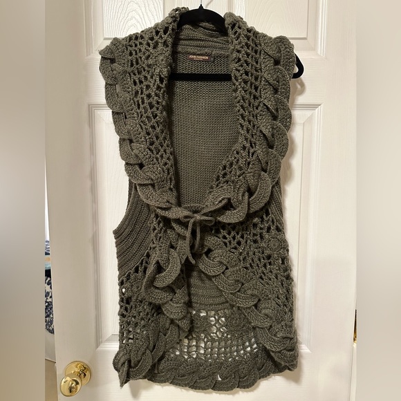 John Fashion Tops - Gorgeous Sweater Vest with tie Size Large